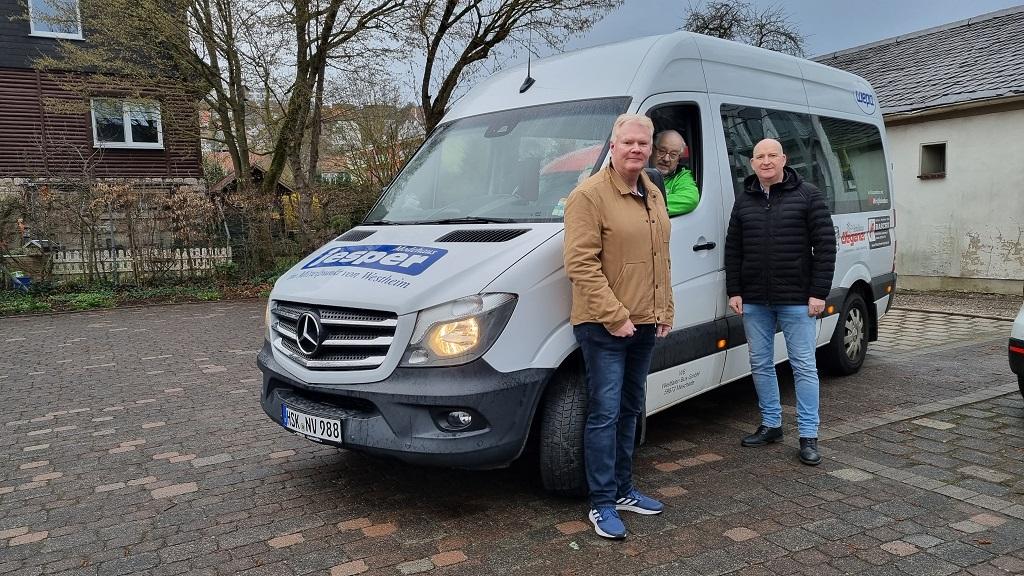 Von links: 1. Vorsitzender, Michael Martin, Bürgerbusfahrer Alfred Müller, 2. Vorsitzender Hubert Aßhauer