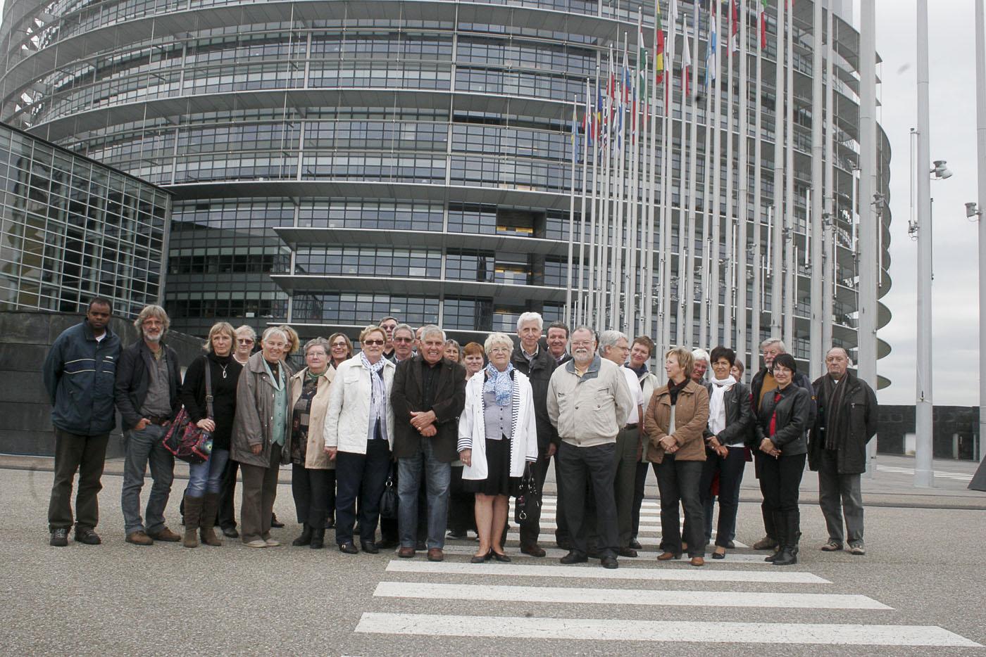 Mitglieder des Comité de Jumelage (Lillers) und der Deutsch-Französischen Gesprächsrunde (Marsberg) trafen sich am 4. Oktober 2013 zu einem abwechslungsreichen Programm vor dem Europaparlament in Straßburg.
