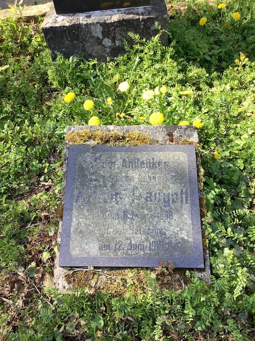 32 - Artur Traugott