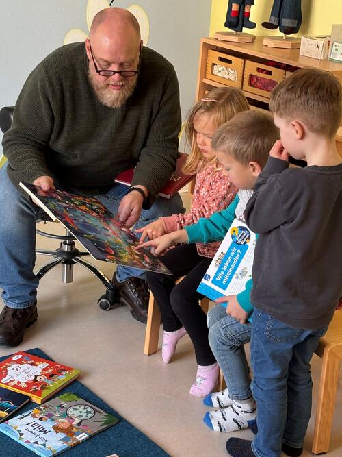 Vorlesen öffnet Kindern Türen zu Fantasie,