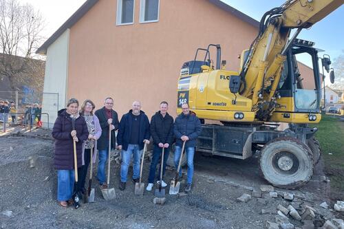 Start der Erdarbeiten für den Erweiterungsanbau der Offenen Ganztagsschule an der Naturparkgrundschule in Giershagen
